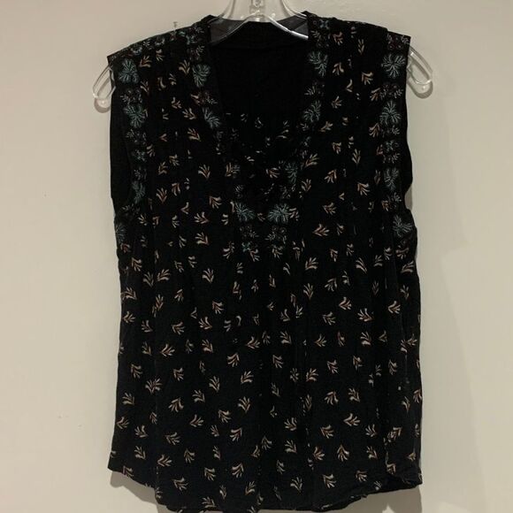Lucky Brand V-Neck Shirt New without Tag - Picture 1 of 4